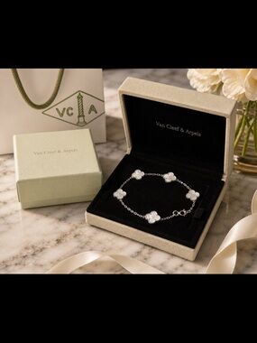 Mother-of-Pearl Alhambra Bracelet in White and Silver